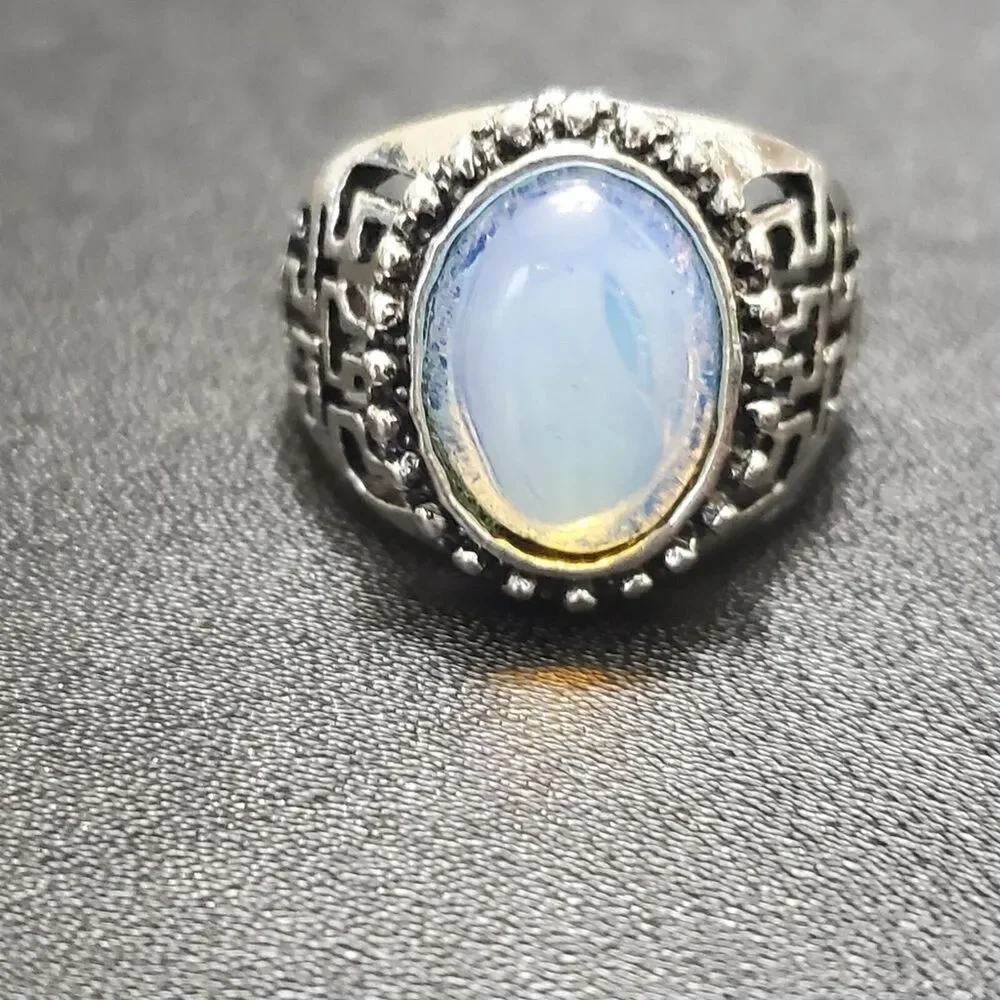 Silver tone ring with iridescent looking stone Size 10.75 - Picture 1 of 8